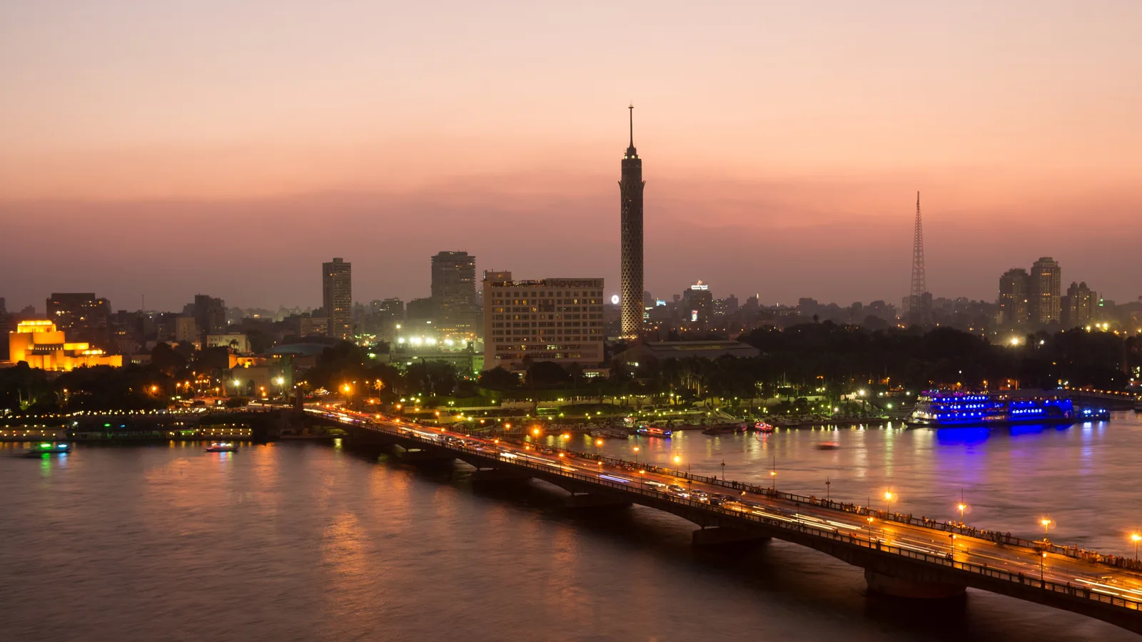 الملتقى العربي الأول لقيادة السيارات