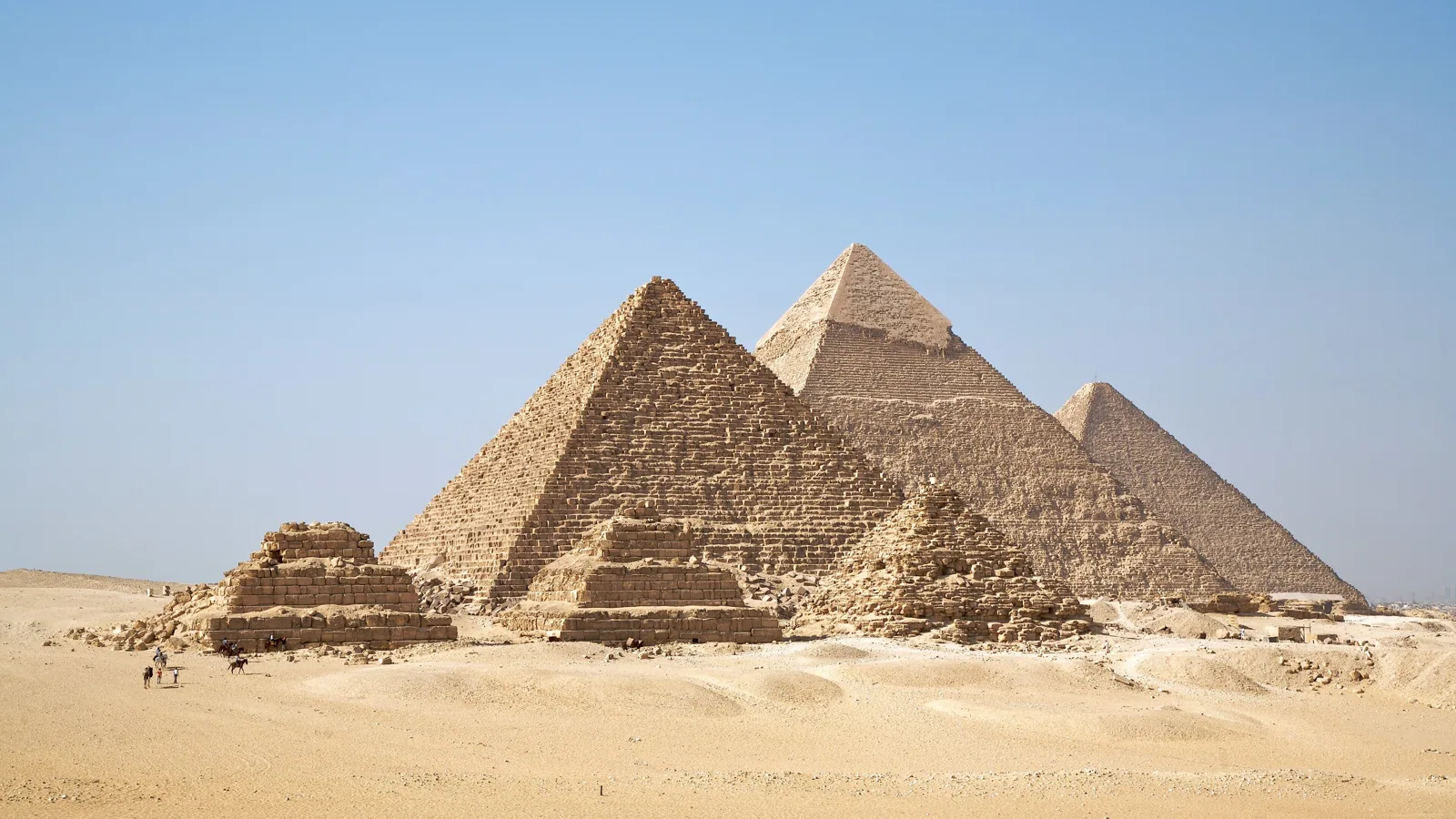 مصر: 12.7 مليون سائح و12 مليار دولار إيرادات في أول 8 أشهر من 2026