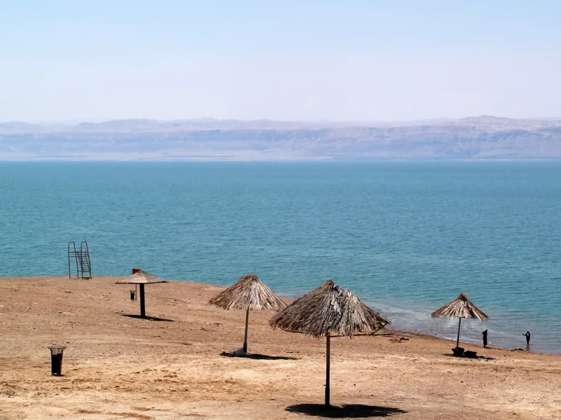 شاطئ البحر الميت — الأردن